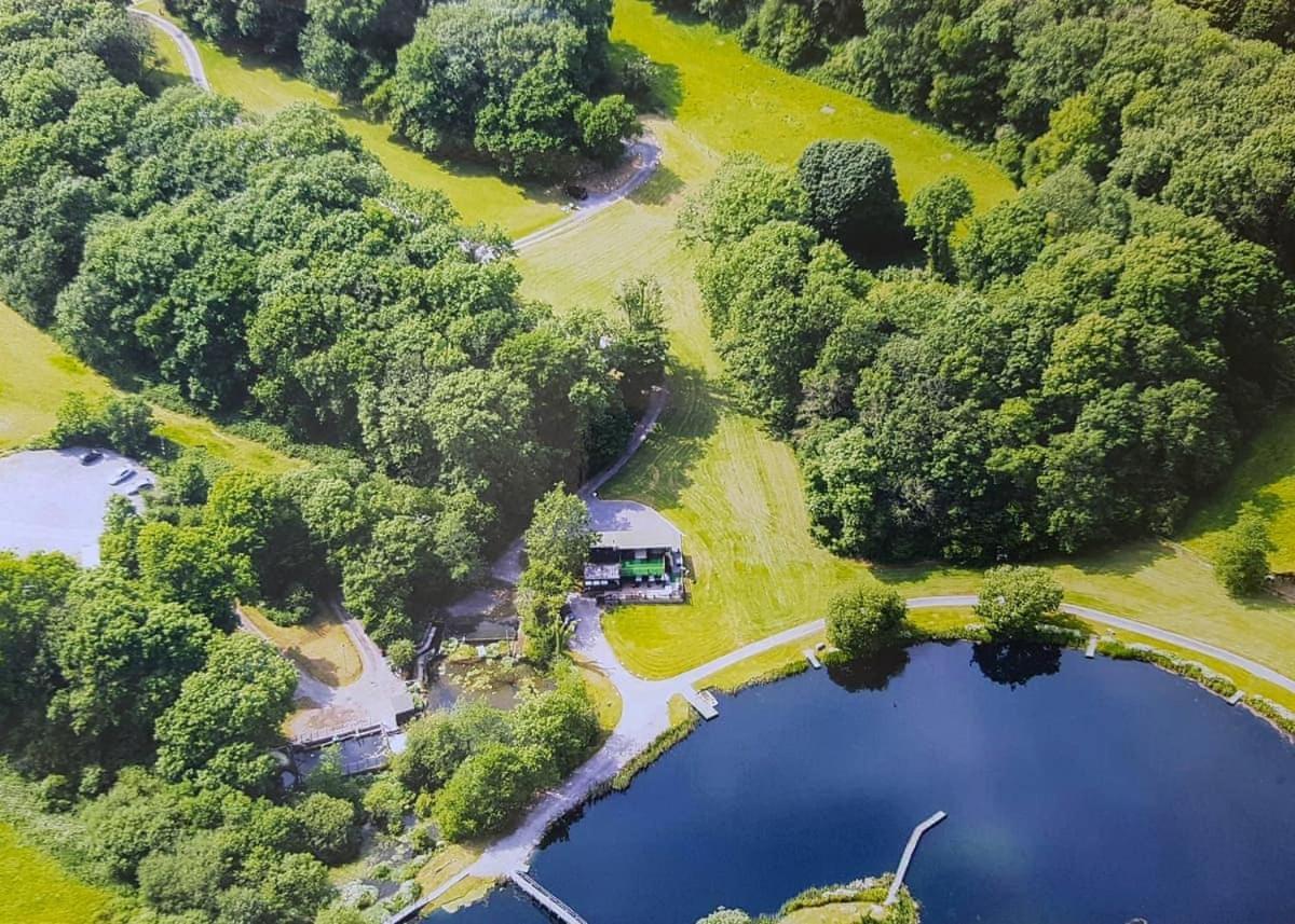 Garnffrwd Park Hotel Llanddarog Bagian luar foto